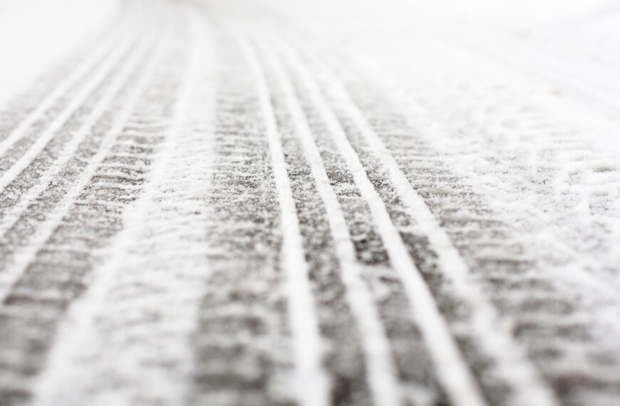 Snow Prompts Delays, Closures for DC-Area Schools on Monday