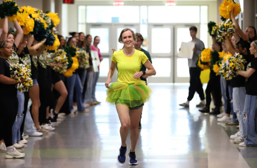 Virginia Teacher Runs Over 100 Miles to Raise Money for Students